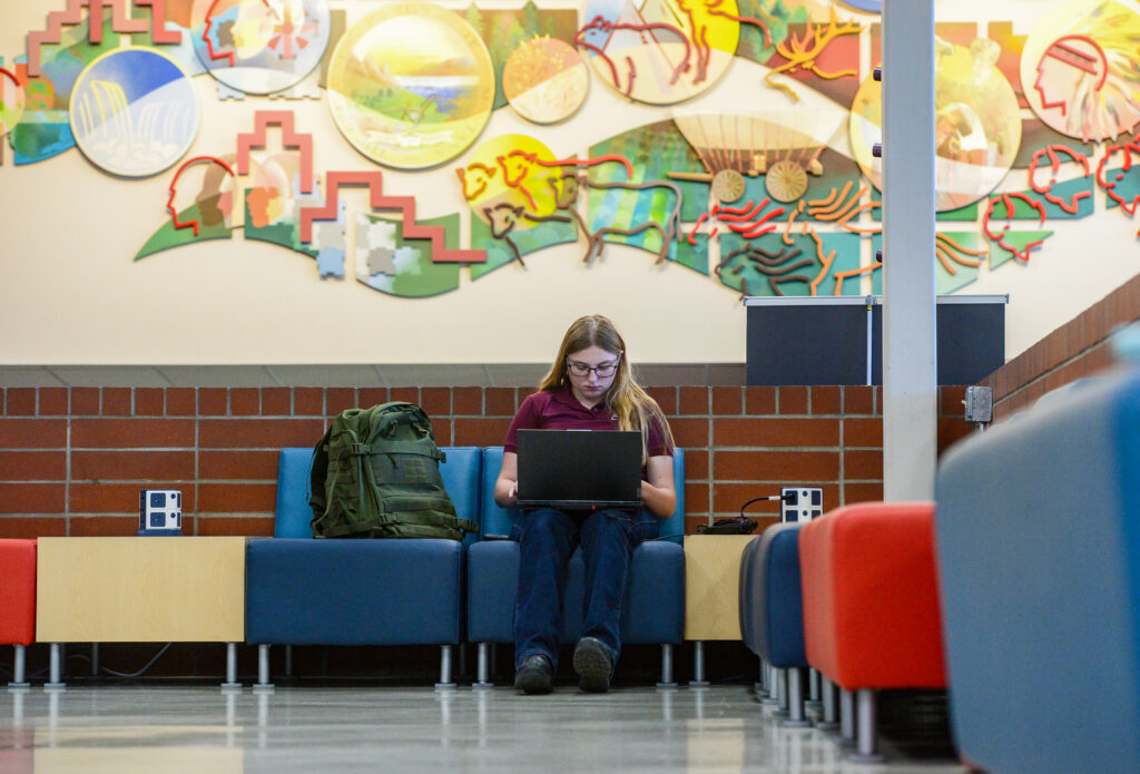 Alicia Nelson studies on campus Tuesday, August 30, 2022.
